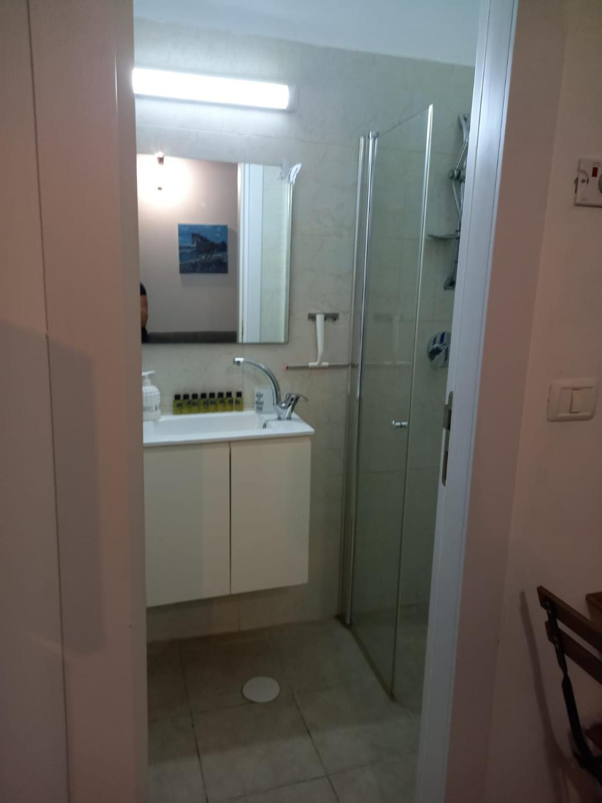 יחידת אירוח בבית ורדי Tiberias Exterior photo